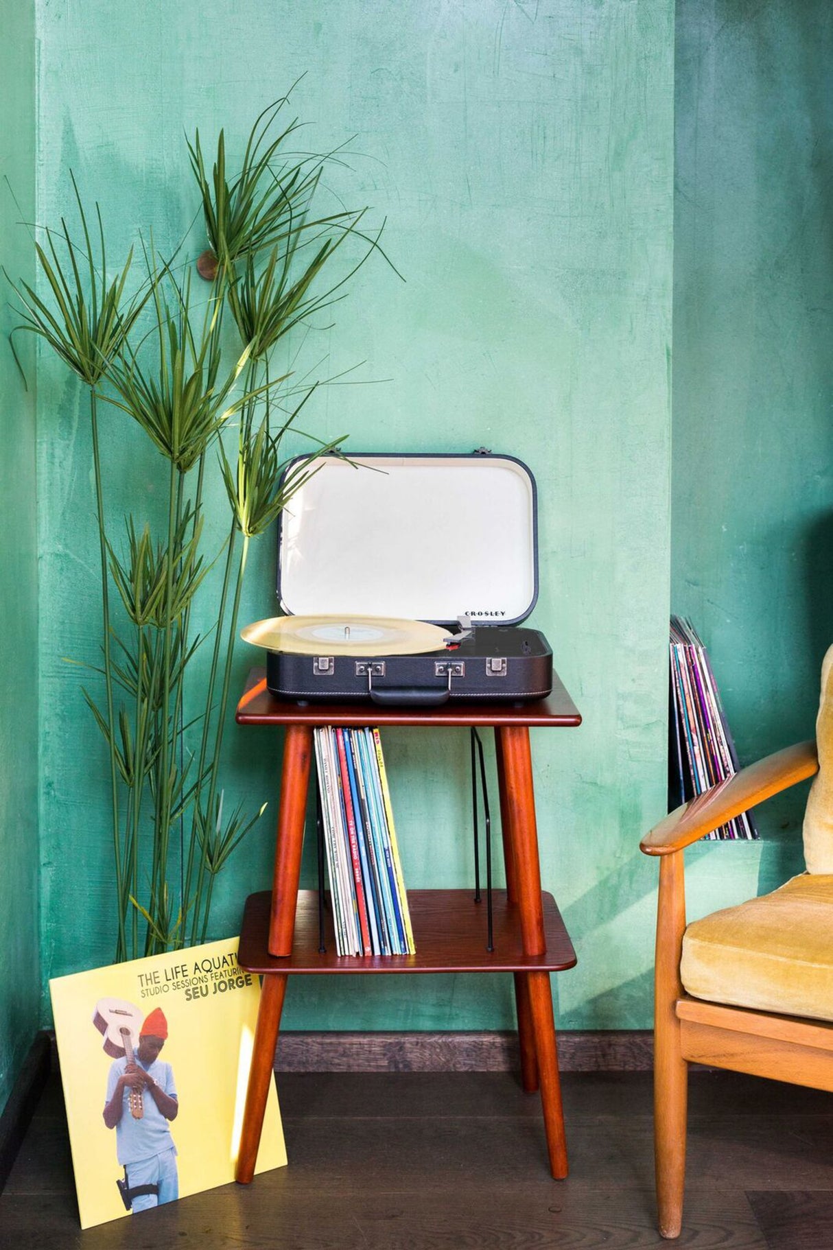 RETURVARE - Crosley Manchester Pladespiller Møbel (Paprika)