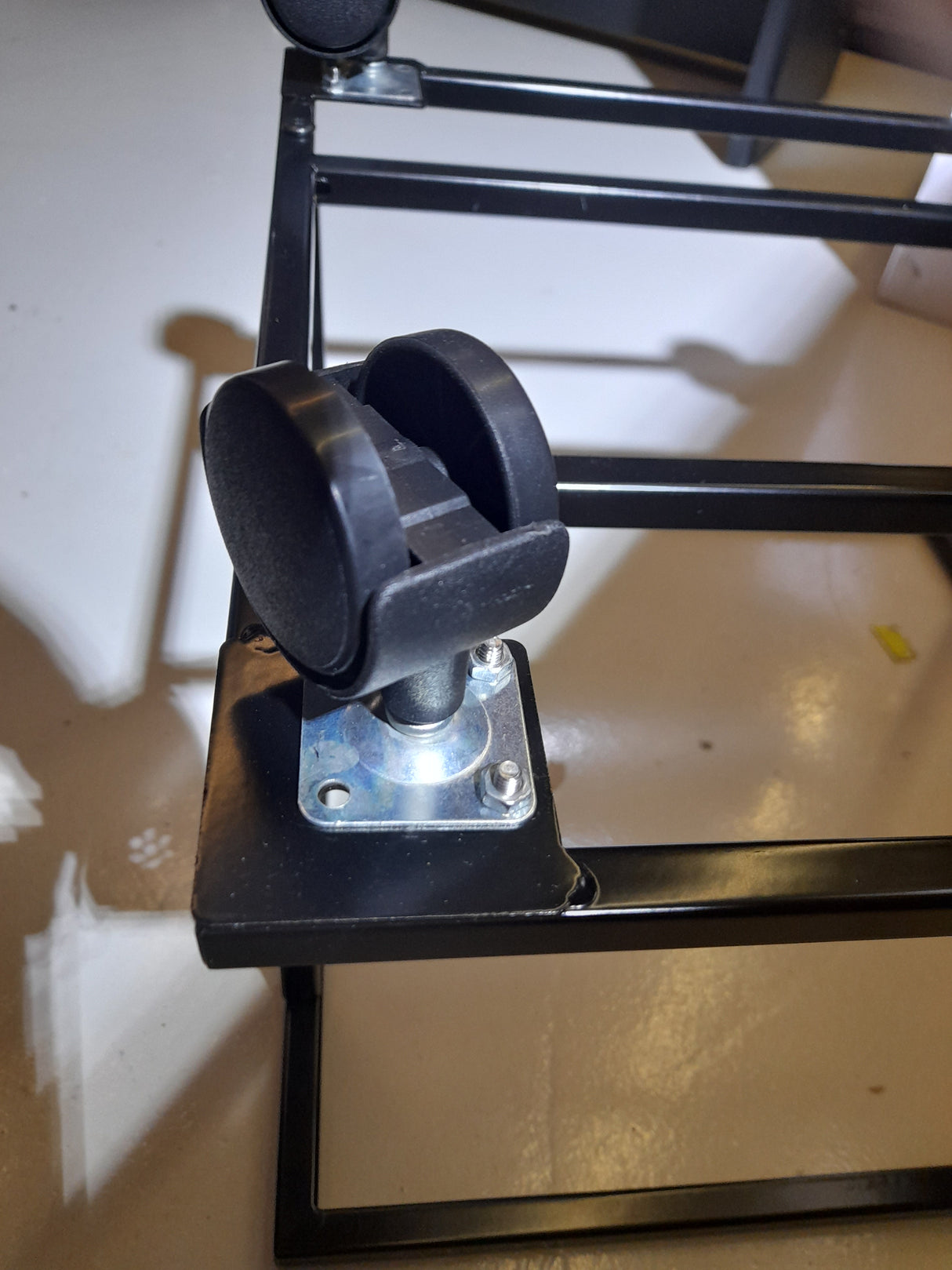 DEMOVARE - Studio 57 Vinylpladeholder på hjul (Sort)