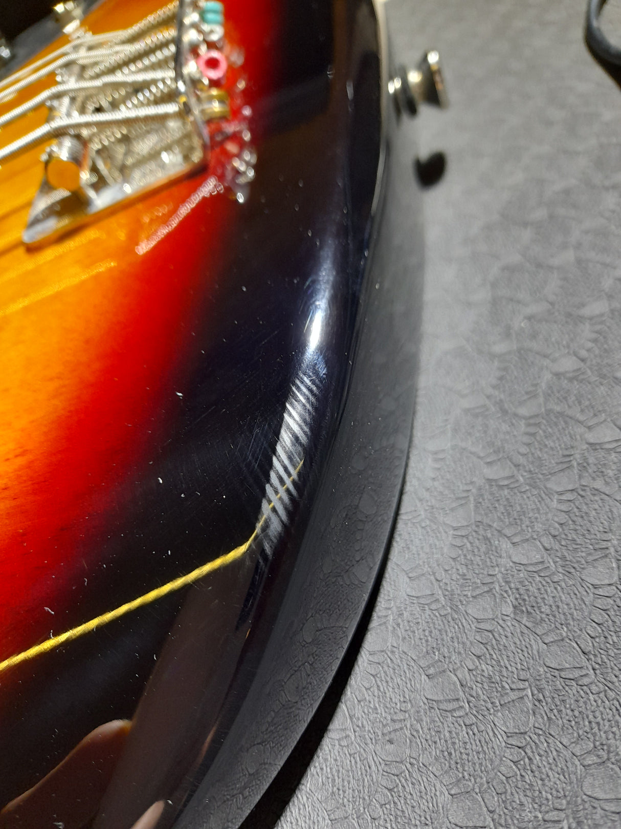 RETURVARE - Fender Squier Classic Vibe '60s Jazz El-Bas Fretless (Sunburst)