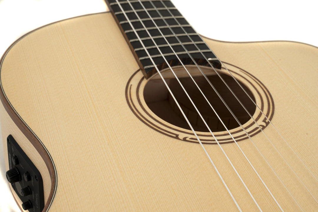 GEWA E-Acoustic classical guitar Pro Natura Silver Samba - E-Acoustic (Cutaway)