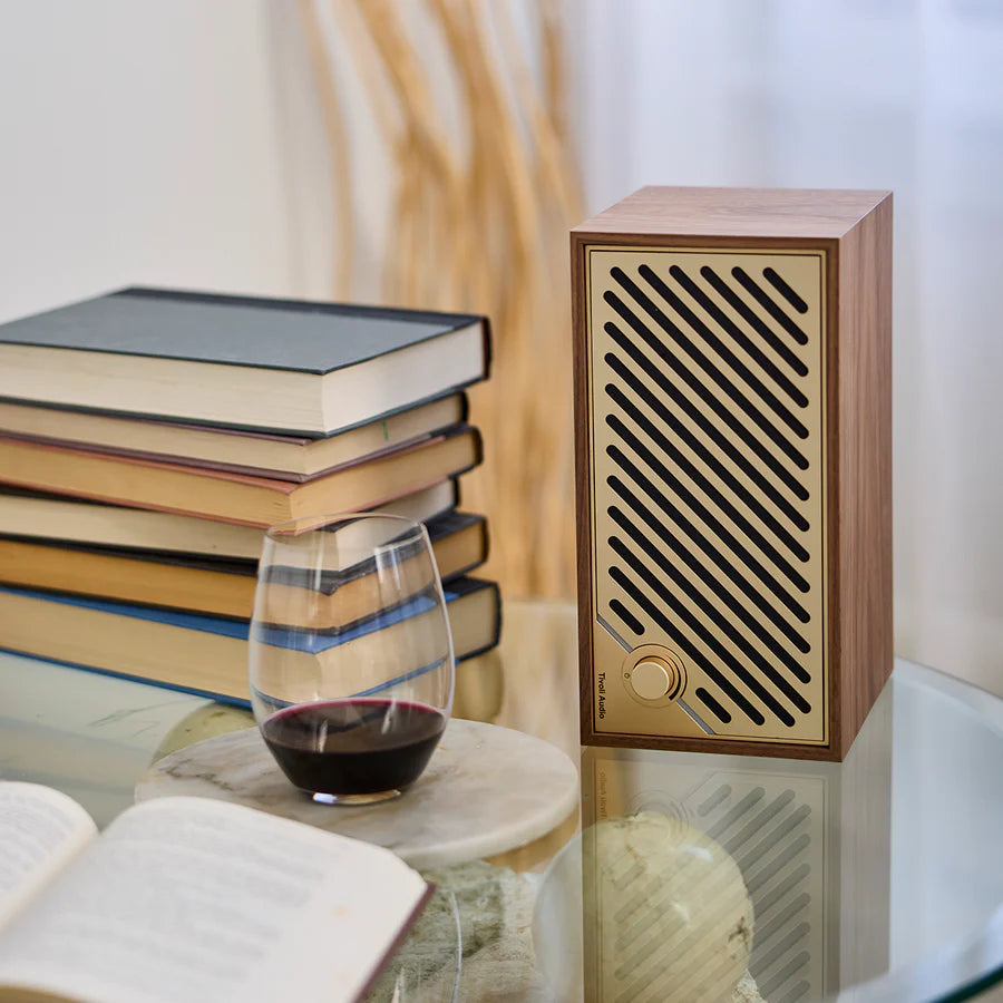 Tivoli Audio Model Two Digital Bluetooth Højttaler (Valnød/guld)