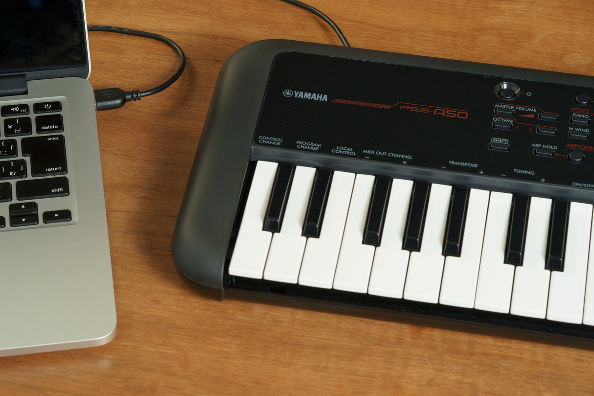 Yamaha PA50 Keyboard (Sort)