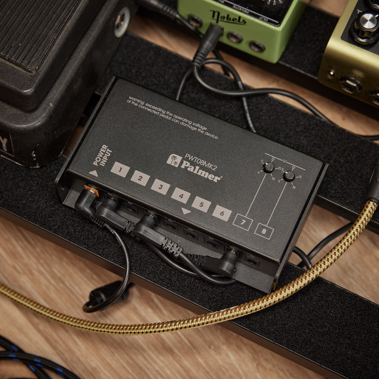 Palmer PWT 08 MK2 - Universel 8-udgangs pedalboard-strømforsyning