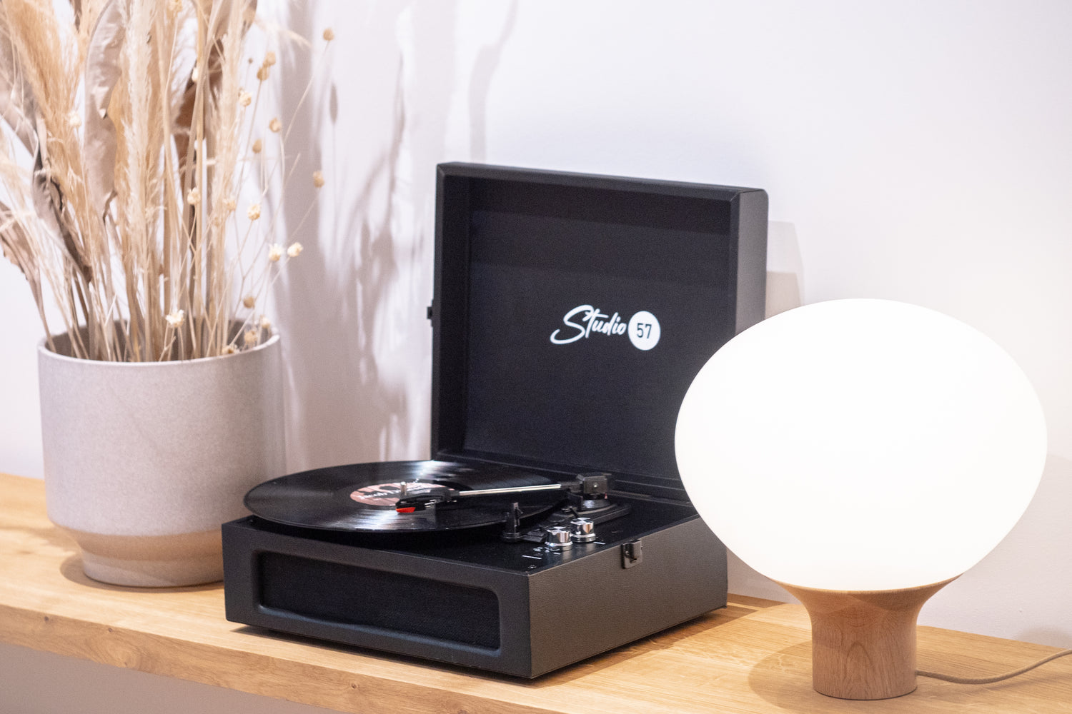 RETURVARE - Studio 57 Groovy Pladespiller (Sort)