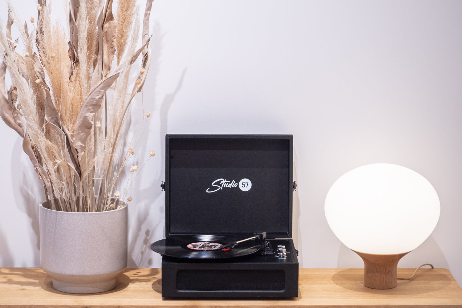 RETURVARE - Studio 57 Groovy Pladespiller (Sort)