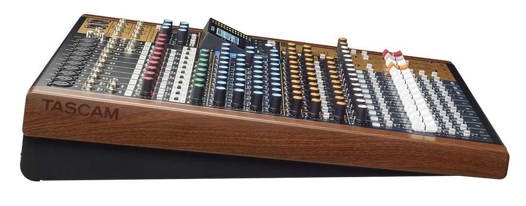 Tascam Model 16 analog mixer og 14 track digital recorder