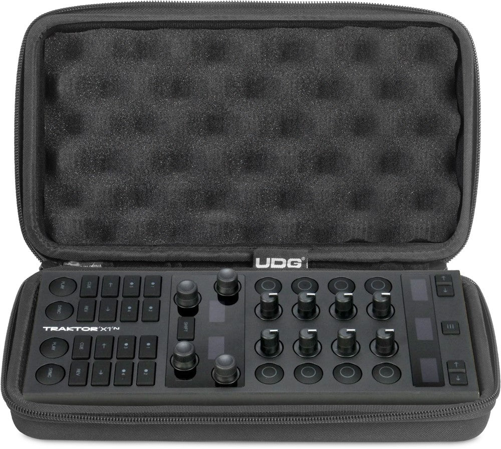 UDG Creator NI Traktor Z1 MK2/ X1 MK3/ Reloop Mixtour Pro Hardcase Sort