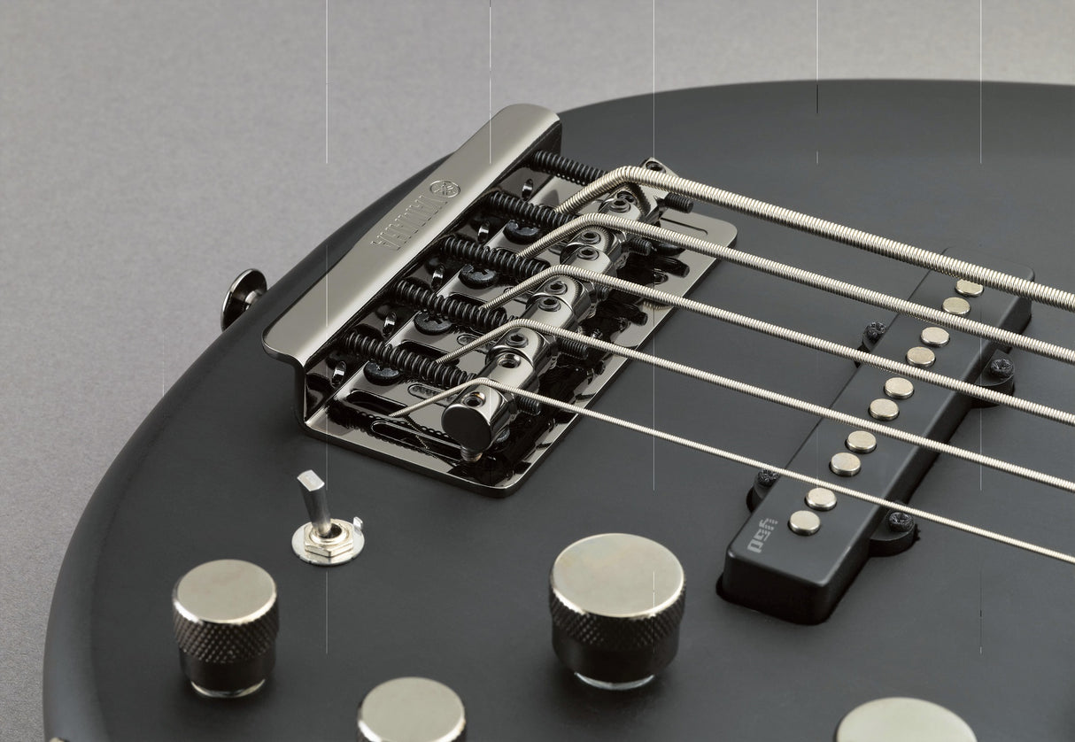 Yamaha BB735A El-Bas (Mat Sort)