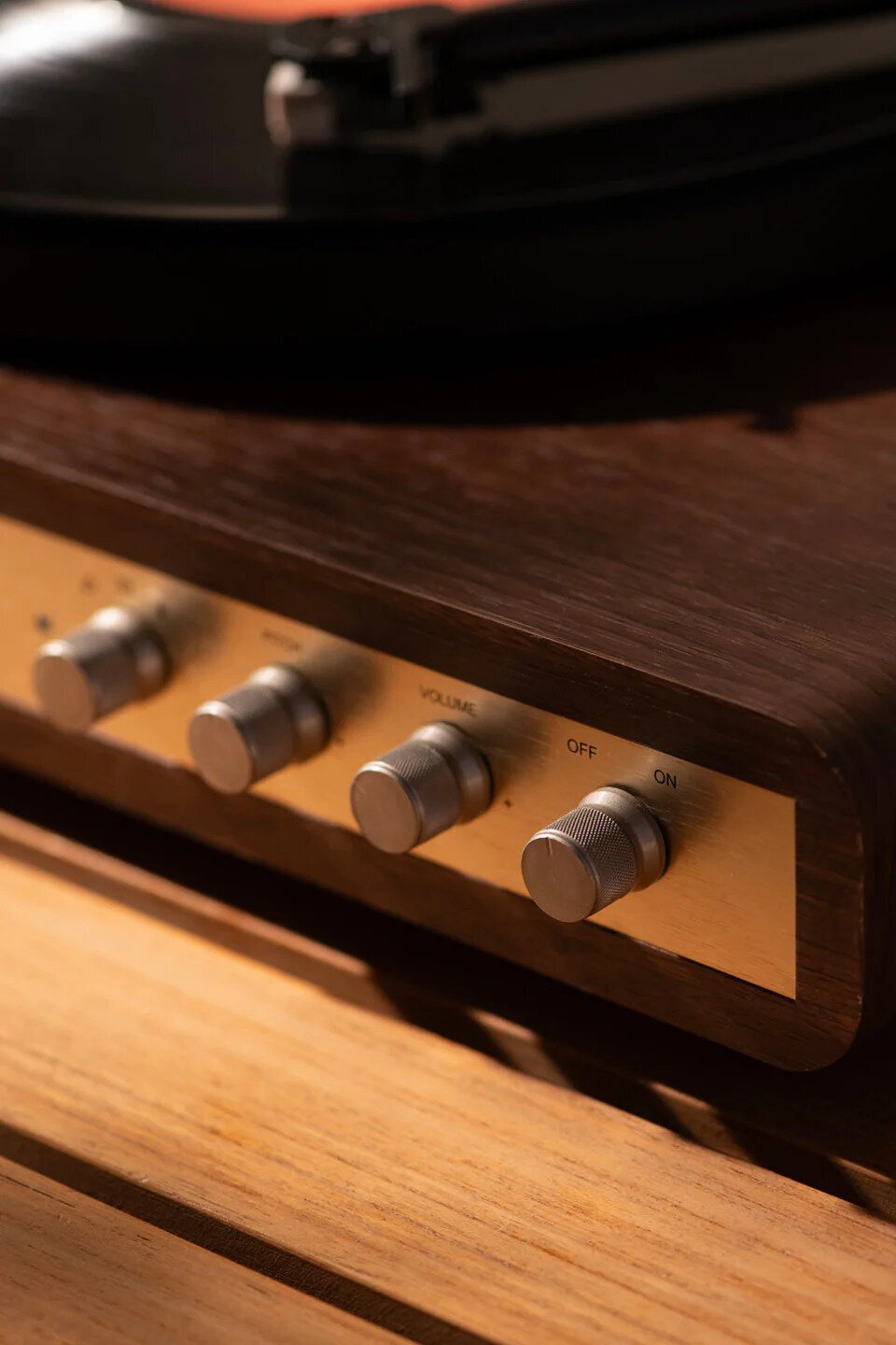 Crosley C65 pladespiller med højttalere, Valnød