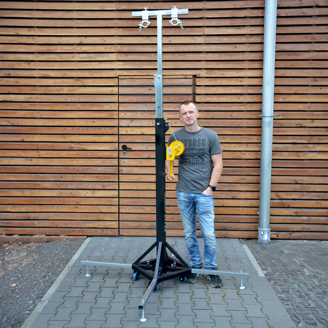Hardman ST150 scenetårn med spil, 1,75 til 4,3 m, 150 kg