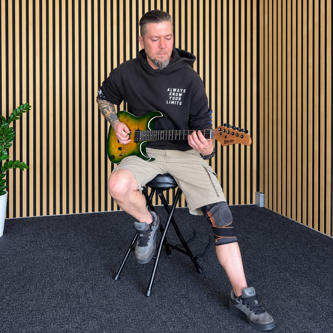 Hardman SB207 guitarstol med fodstøtte og guitarholder.