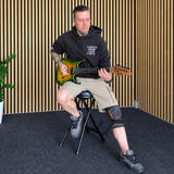 Hardman SB207 guitarstol med fodstøtte og guitarholder.