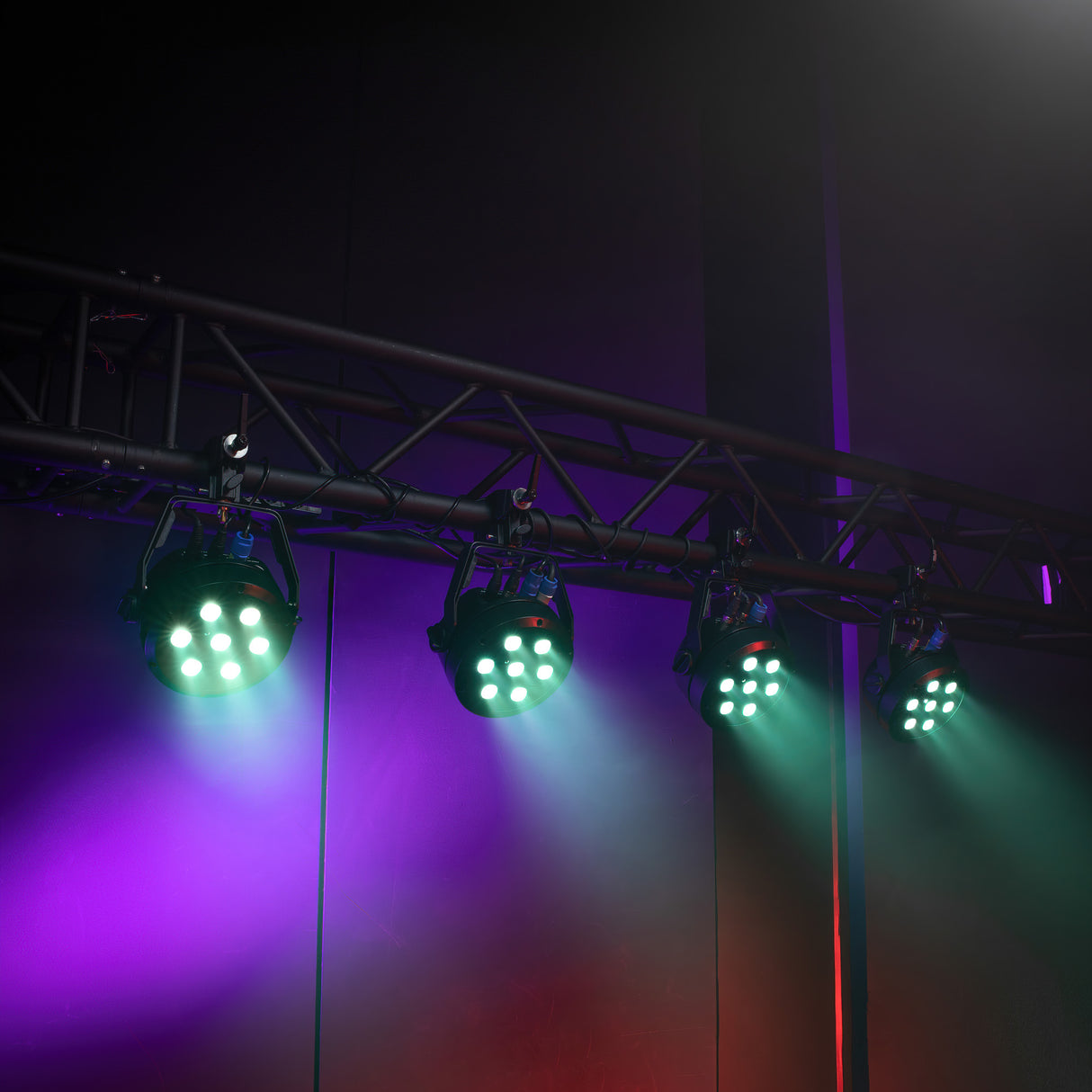 Cameo ROOT® PAR 6 SET 1 - Sæt inklusive 4 x CLROOTPAR6 inkl. IR-fjernbetjening (CLPFLAT1REMOTE)