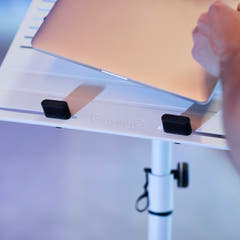 Gravity LTS T 02 W - Universelt laptopstativ med justerbare holderpinde og stålbase