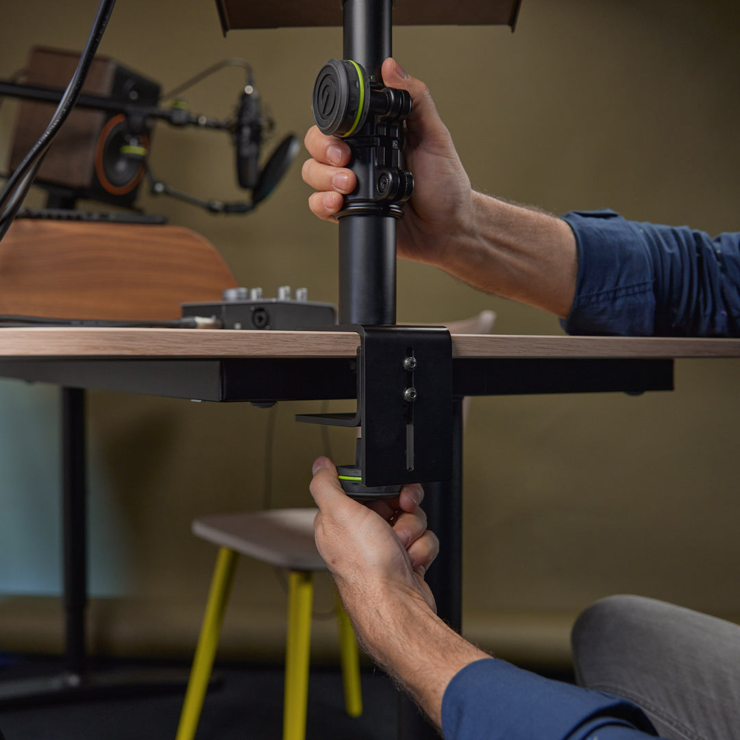Gravity SP 3102 TM - Fleksibelt studie-monitorstativ med bordklemme