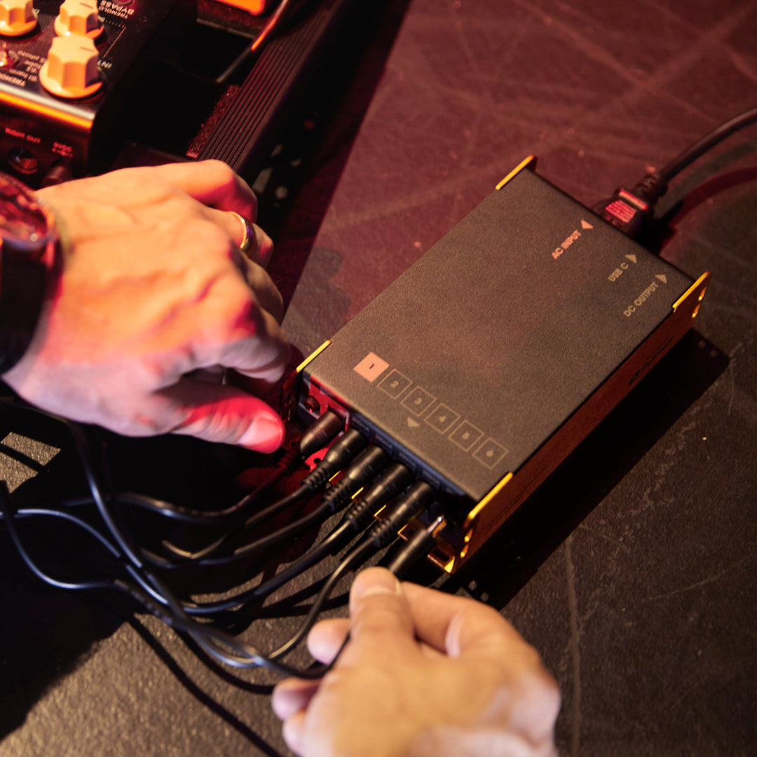 Palmer PWT 06 IEC - Universel strømforsyning til pedalboard med USB