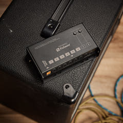 Palmer PWT 08 MK2 - Universel 8-udgangs pedalboard-strømforsyning