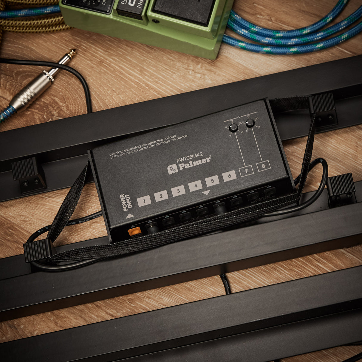 Palmer PWT 08 MK2 - Universel 8-udgangs pedalboard-strømforsyning