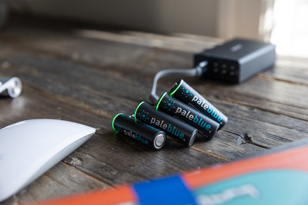 Pale Blue Li-Ion Rechargeabl AAA Battery 4-pack AAA w/ 4x1 charging cable USB-C