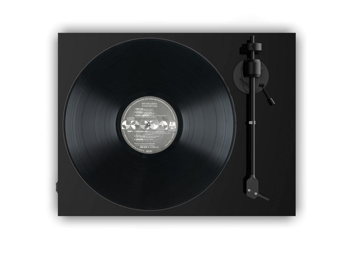 Pro-Ject E1 BT OM5e Pladespiller (Højglans Sort)
