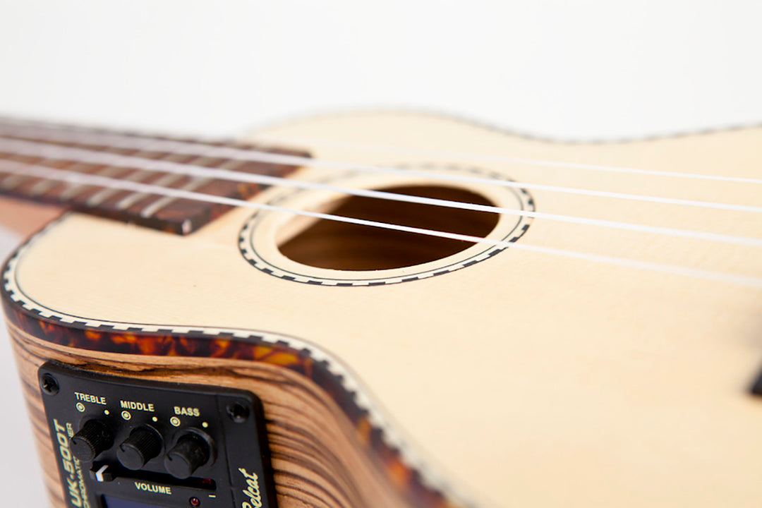 Reno RU210E Sopran Ukulele m. Pickup og Tuner (Natur)