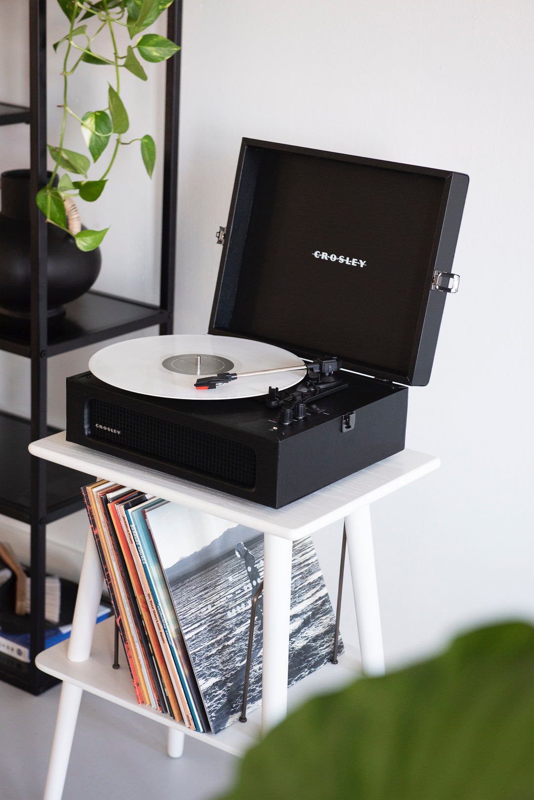 Crosley - Manchester Pladespiller Møbel (Hvid)