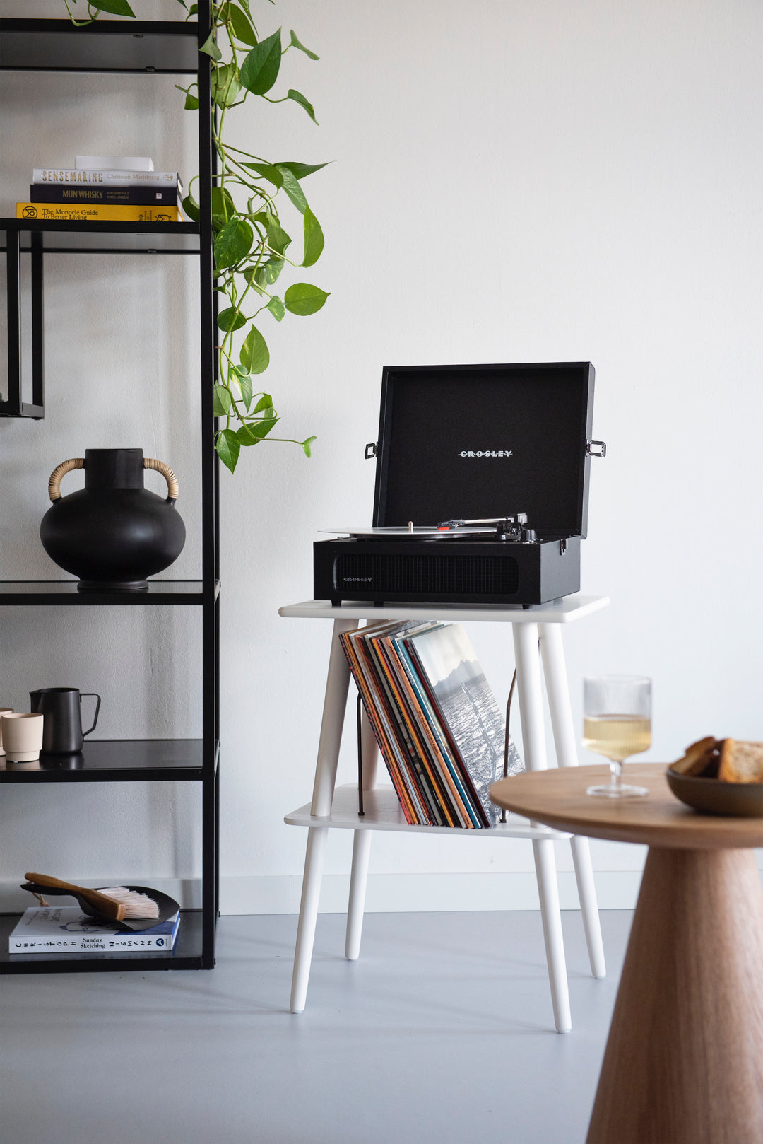 Crosley - Manchester Pladespiller Møbel (Hvid)