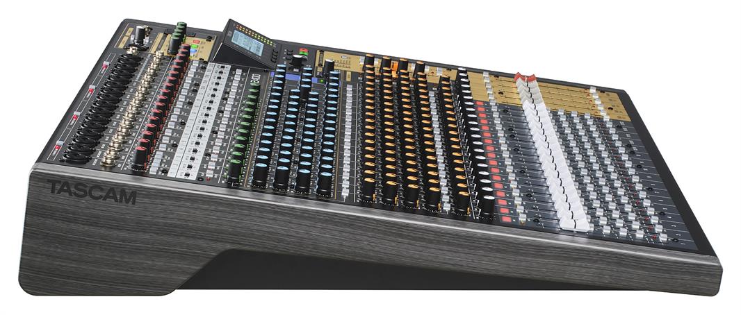 Tascam Model 2400 digital mixer og 24 track digital recorder