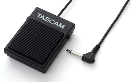 Tascam RC-1F Fodkontakt