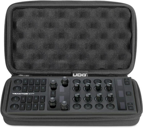 UDG Creator NI Traktor Z1 MK2/ X1 MK3/ Reloop Mixtour Pro Hardcase Sort